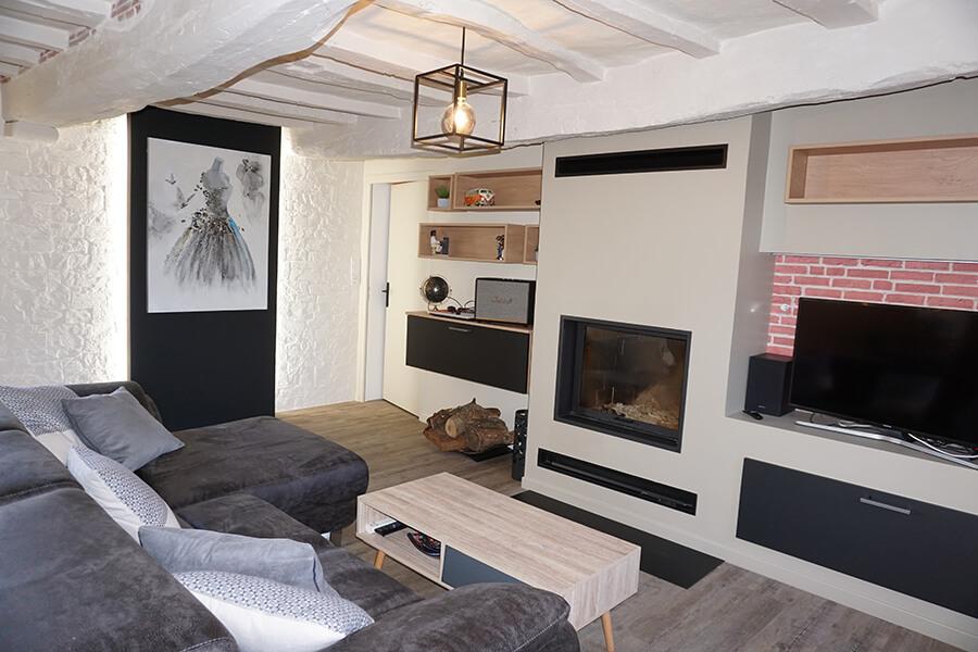 Pose de revêtement mural à Yzernay par BT PEINTURE DECORATION